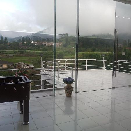 Villa Kaca 88 Cianjur Esterno foto