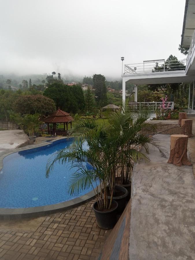 Villa Kaca 88 Cianjur Esterno foto